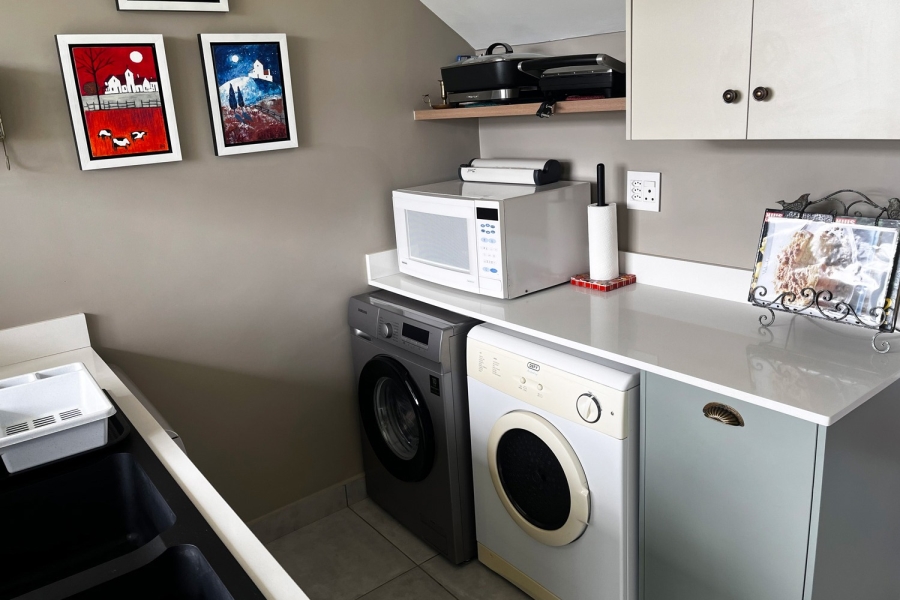 3 Bedroom Property for Sale in Renosterbos Estate Western Cape